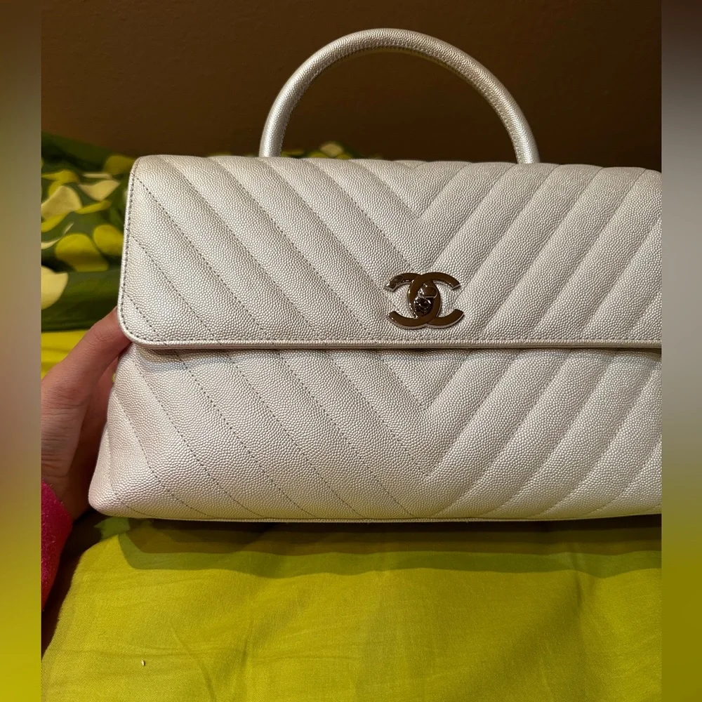 Chanel pearlescent white coco handle medium/large size. - Picture 7 of 16